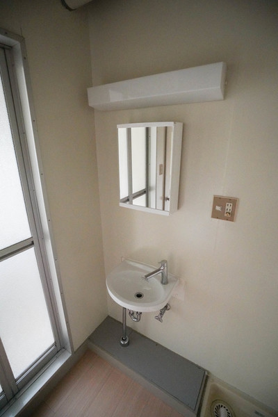 洗面設備　同じ建物の別なお部屋