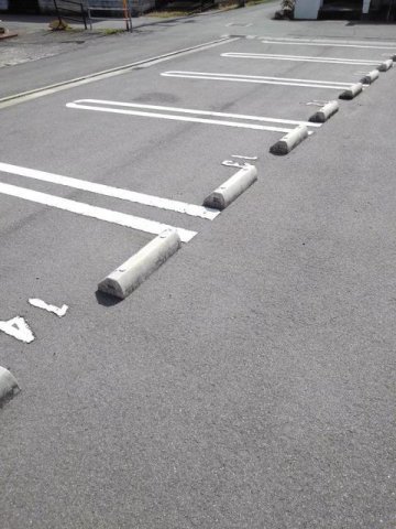 駐車場　駐車場に車を止められます