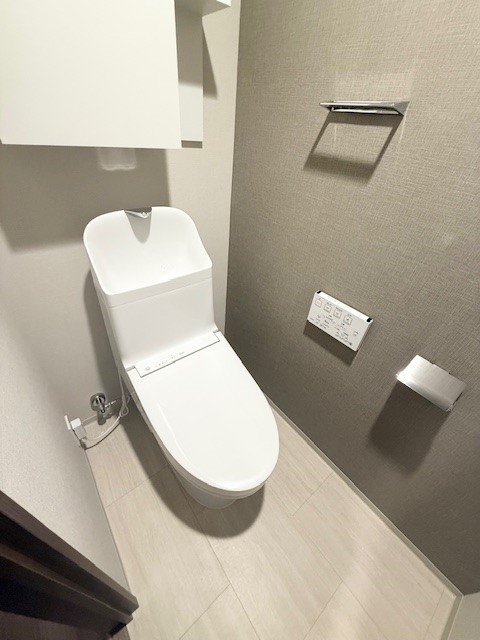 トイレ　温水洗浄便座