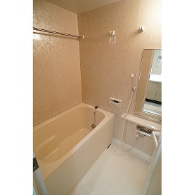 バス・シャワールーム　※写真は角部屋の別室です。現状優先。