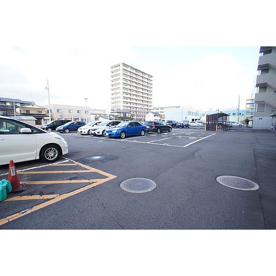 駐車場　建物裏駐車場