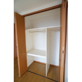 収納　※写真は角部屋の別室です。現状優先。