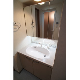 洗面設備　※写真は角部屋の別室です。現状優先。