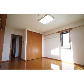 居室・リビング　※写真は角部屋の別室です。現状優先。