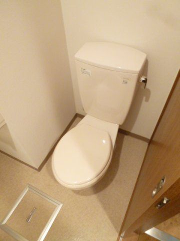 大阪モノレール彩都線 豊川駅 徒歩12分 5階建 築25年のトイレ写真