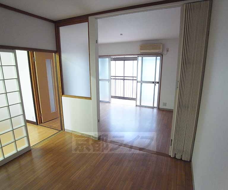 居室・リビング　綺麗に改装されたお部屋です。