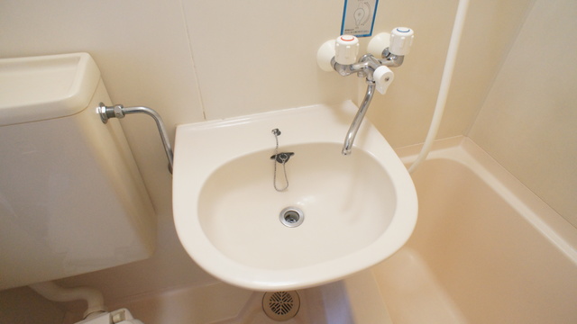 洗面設備　洗面ボウルと鏡付きです☆