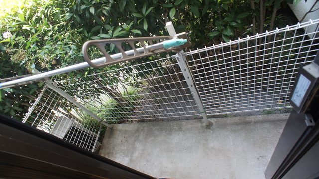 バルコニー　テラスがあるので洗濯物を太陽の下で干すことができます♪