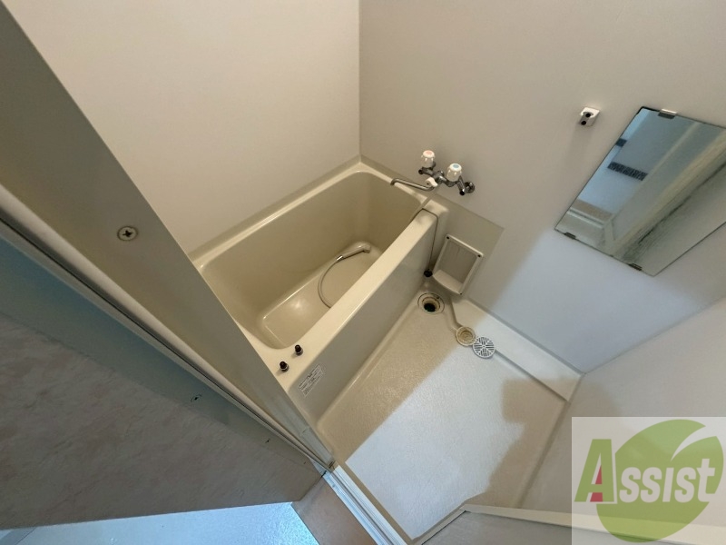 バス・シャワールーム　ユニットバスです。疲れを癒すのに欠かせませんね！