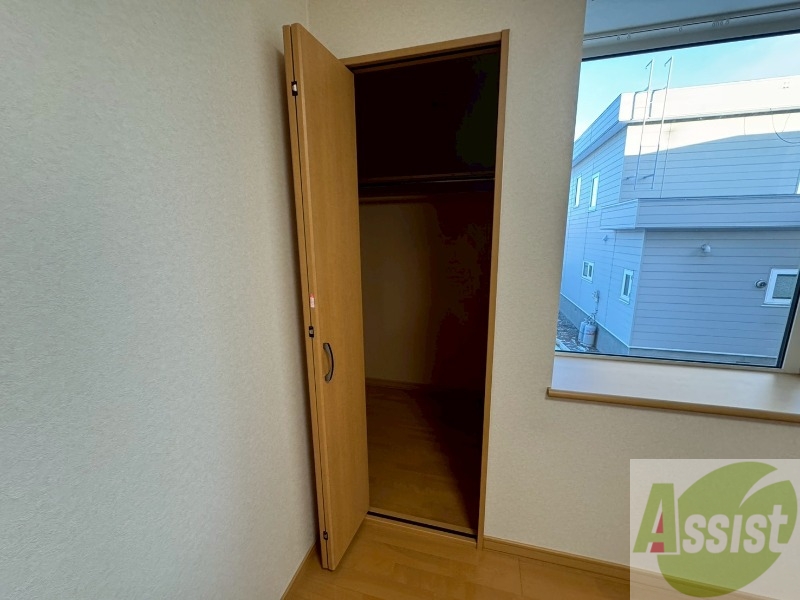 収納　寝室の収納です。部屋がすっきり片付きます。