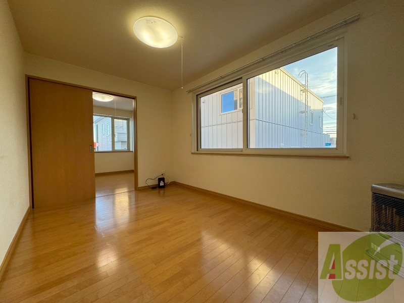 居室・リビング　広くてキレイなお部屋が広がっていて、充実した生活が送れそう。