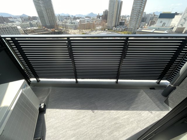 バルコニー　同物件別号室