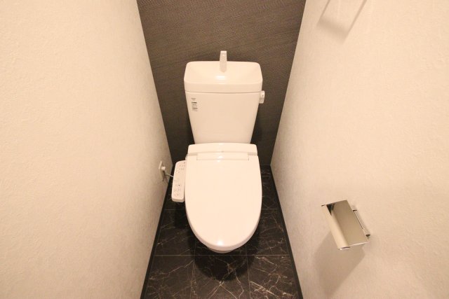 トイレ　※別室の参考写真の為、現況優先です。