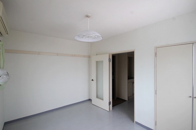 居室・リビング　同物件別室