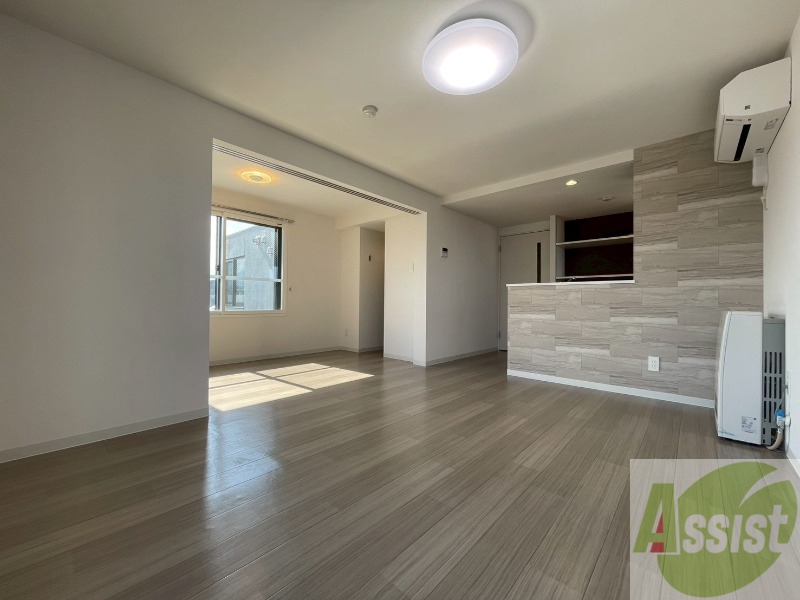 居室・リビング　エアコン付きで快適なリビングになっております！