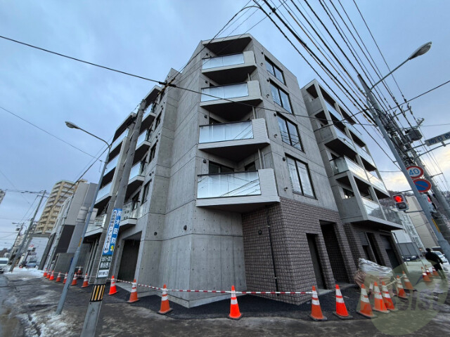 建物外観　中央区南６条西「ＦＬＹＩＮＧ　ＨＯＲＳＥ　ＭＡＲＵＹＡＭＡ」