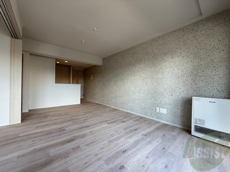 居室・リビング　白さが清潔感を出してくれます。お部屋も明るいですね。