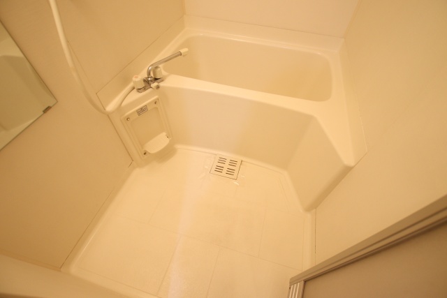 バス・シャワールーム　※別部屋の参考写真のため、現状優先です。