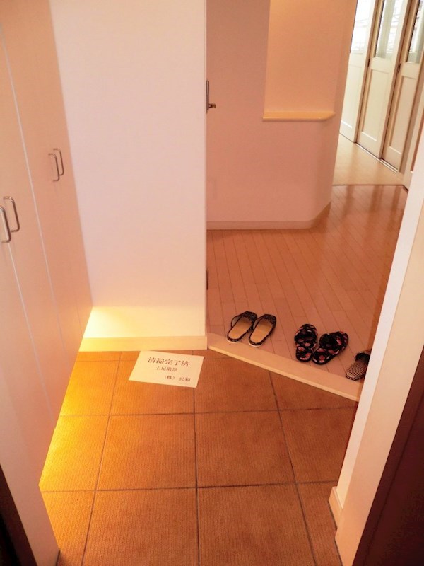 玄関　ロサージュ小西