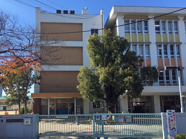 小学校　門真市立門真みらい小学校（小学校）まで596m