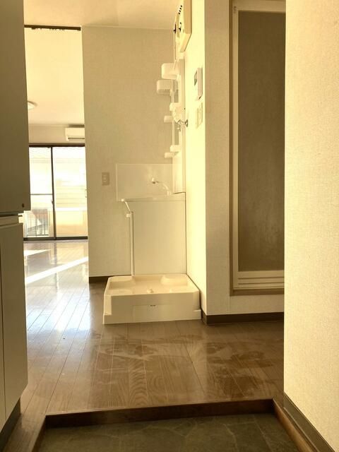 玄関　写真は別の部屋のものです。