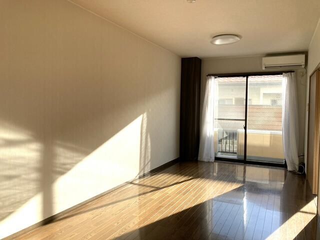 居室・リビング　写真は別の部屋のものです。