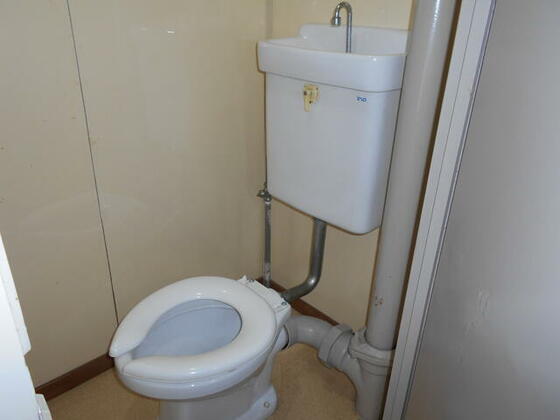 ＪＲ播但線 砥堀駅 徒歩11分 4階建 築52年のトイレ写真