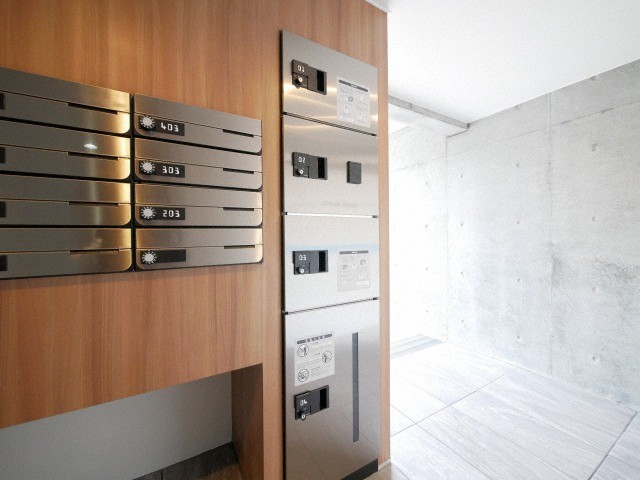 エントランス　宅配ボックス付き！