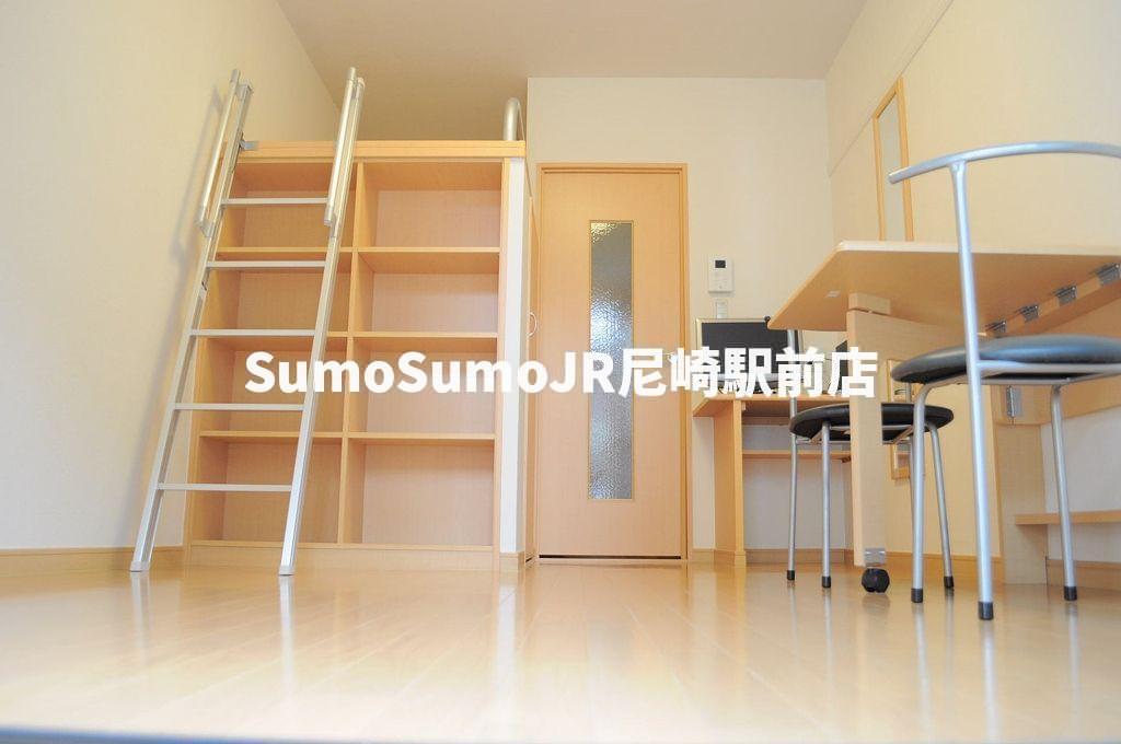 居室・リビング　こちらの居間で趣味の時間をお楽しみください