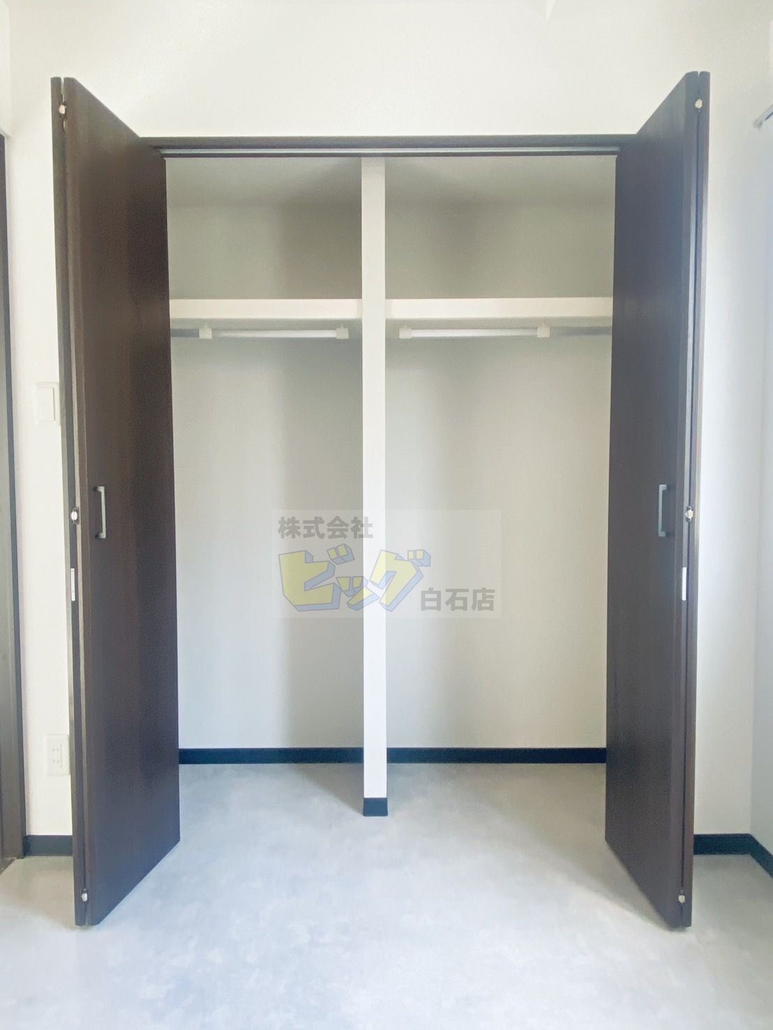 収納　壁一面のクローゼットたっぷりのお部屋です♪