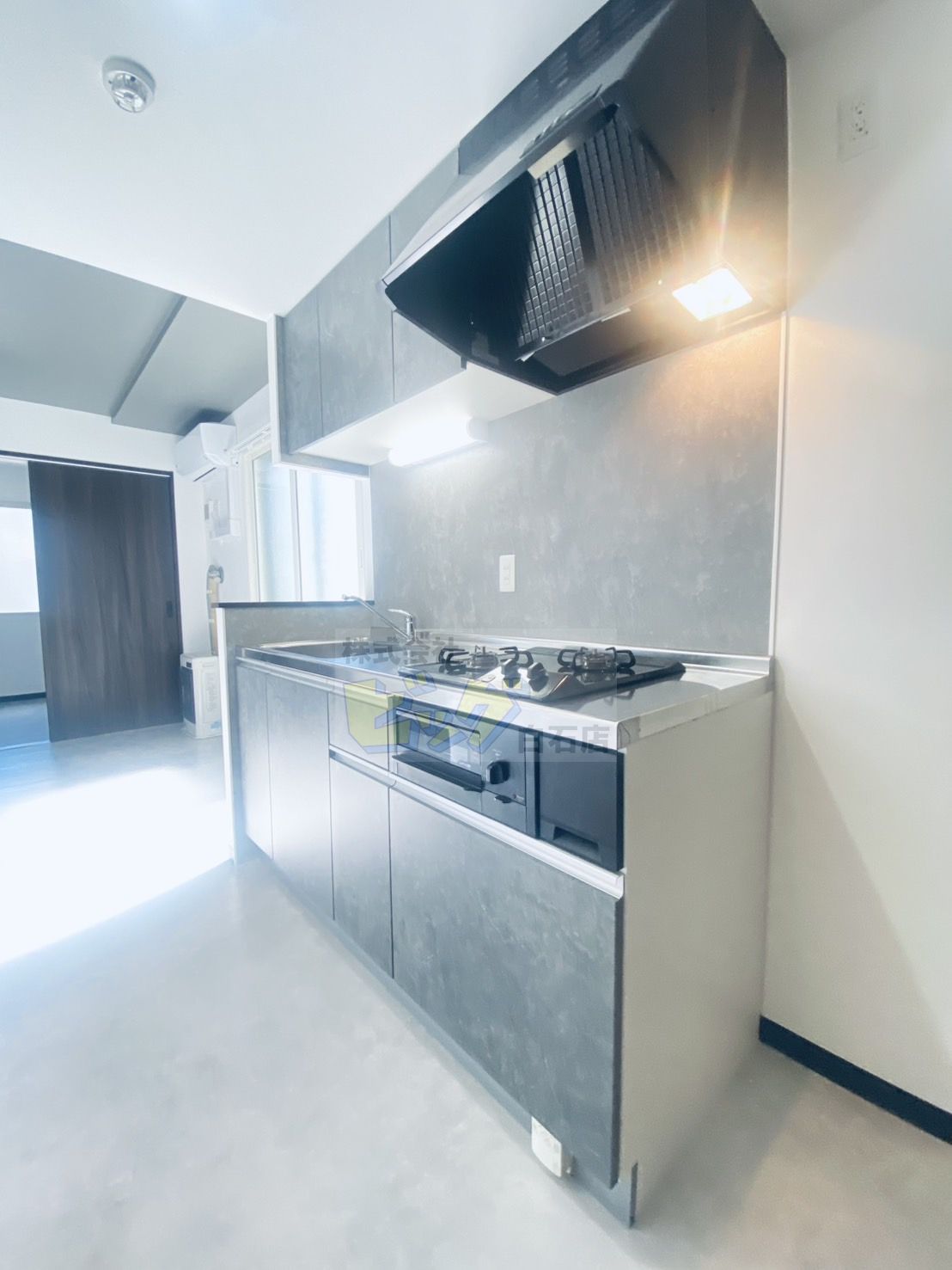 キッチン　人気で使用しやすい独立型システムキッチンです♪