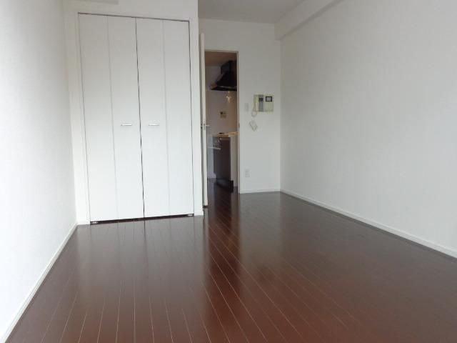 居室・リビング　おしゃれなフローリング色