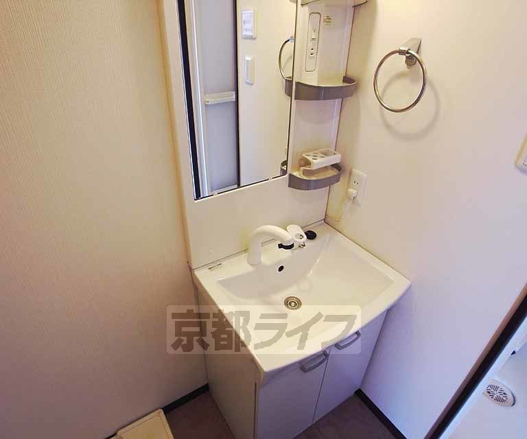 洗面設備　きれいで使いやすい洗面台です。