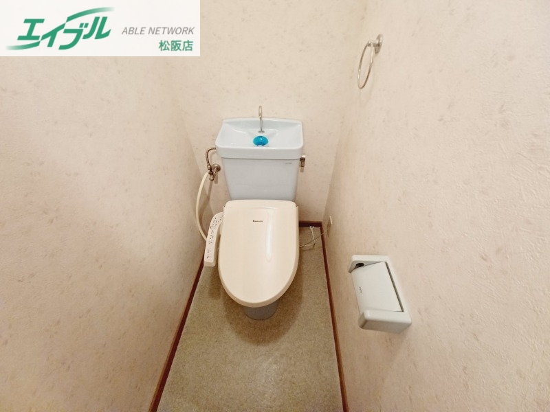 トイレ　同型別室のお写真です。