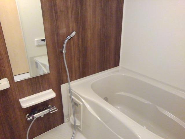 バス・シャワールーム　コンパクトで使いやすいお風呂です