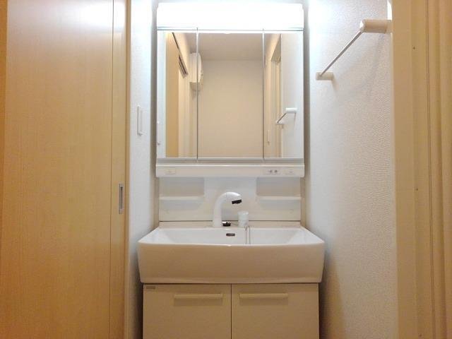 洗面設備　使いやすい洗面所です