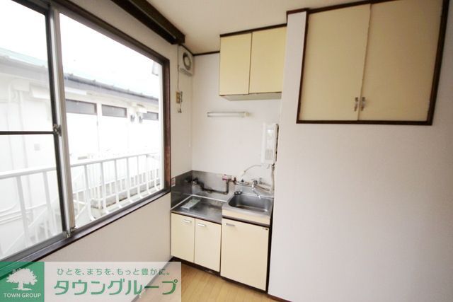 キッチン　同建物別部屋写真