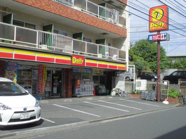コンビニ　デイリーヤマザキ日吉店（コンビニ）まで383m