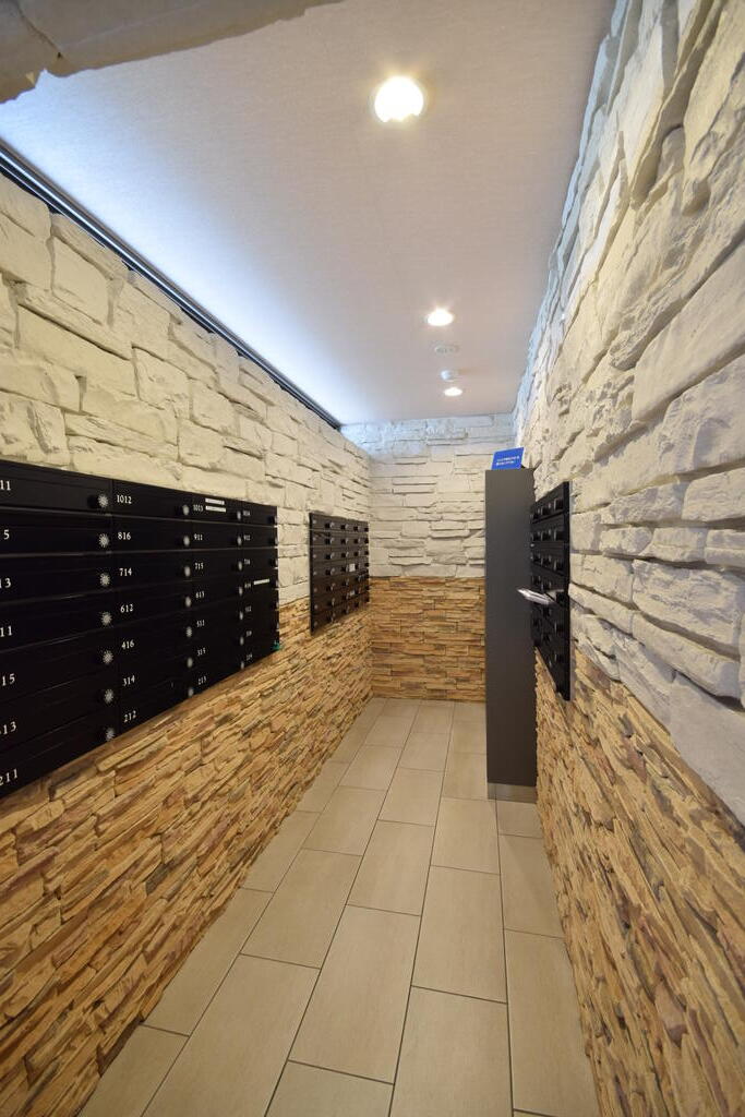 エントランス　宅配BOXが完備されておりご不在時のお荷物の受け取りも安心！