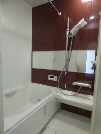 バス・シャワールーム　落ち着いた空間のお風呂です