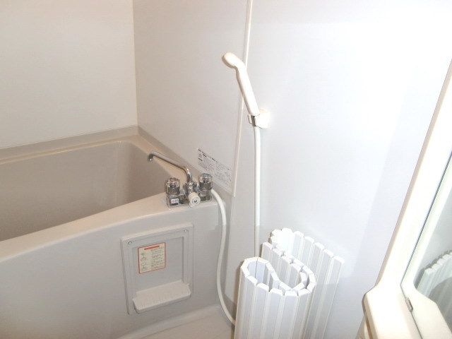 バス・シャワールーム　★バストイレ別なのでゆったり入れます★