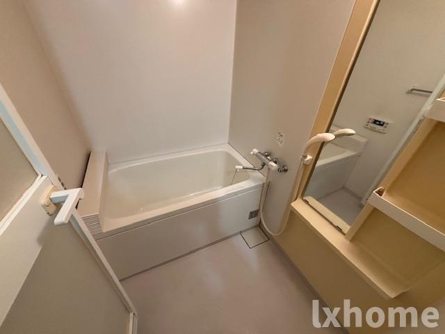 バス・シャワールーム　コンパクトで使いやすいお風呂です