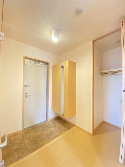 玄関　同物件別室のイメージ画像となります