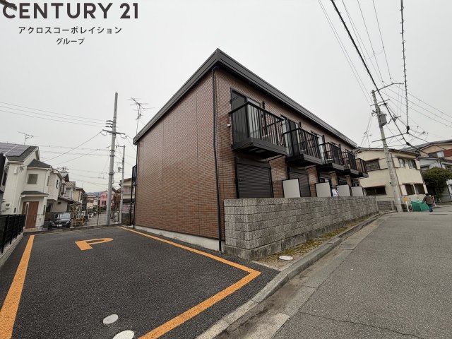 建物外観　宅配BOX付で不在時にも便利です！