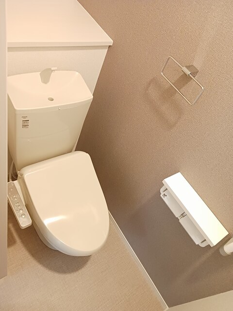 トイレ　もちろん、ウォシュレット付き♪