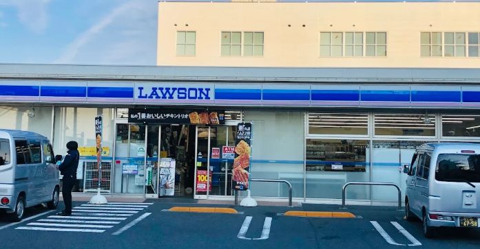 コンビニ　ローソン荒川町屋一丁目店（コンビニ）まで238m