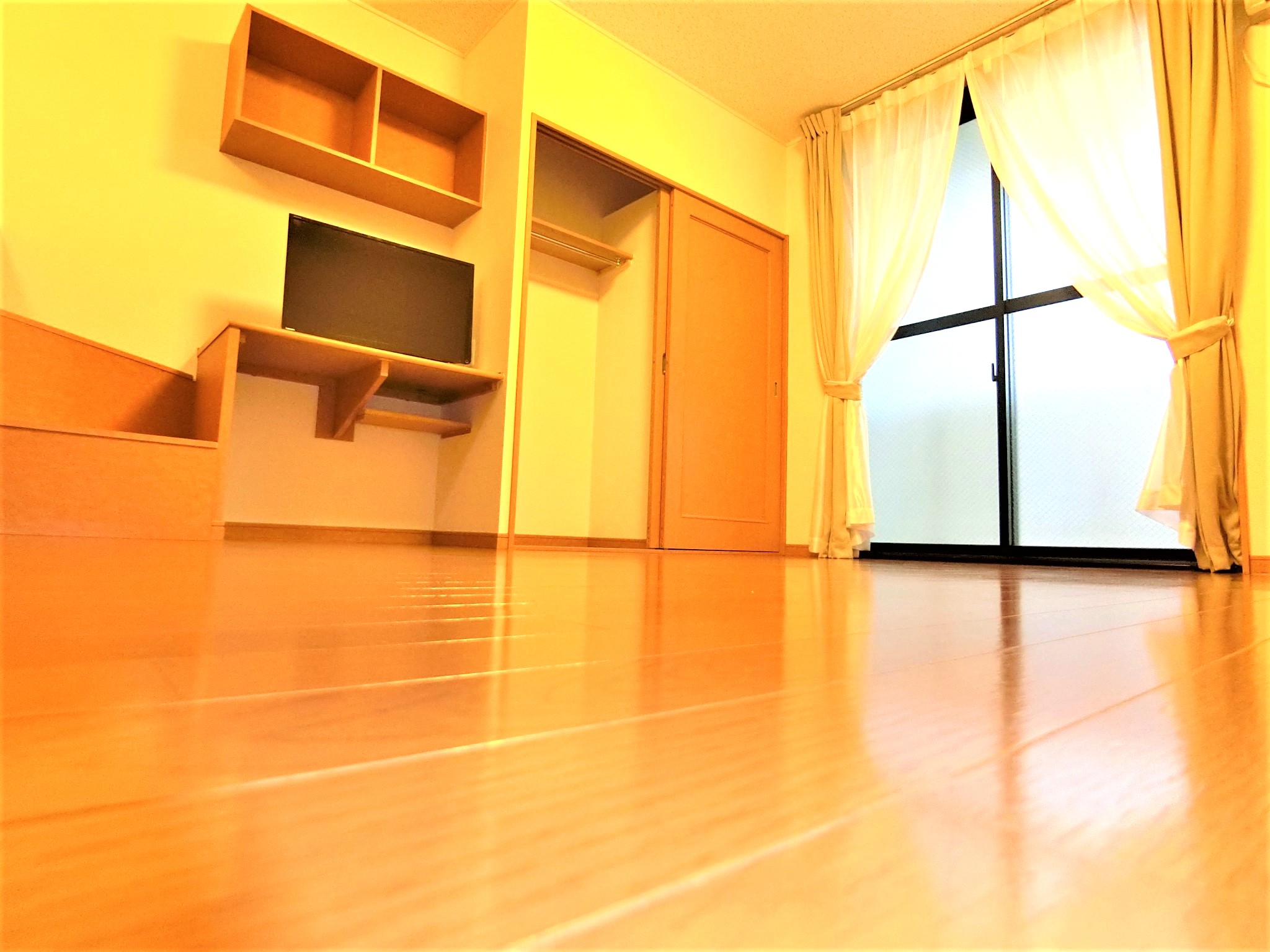 その他　テレビ・クローゼット・カーテン・エアコン・照明を完備です☆