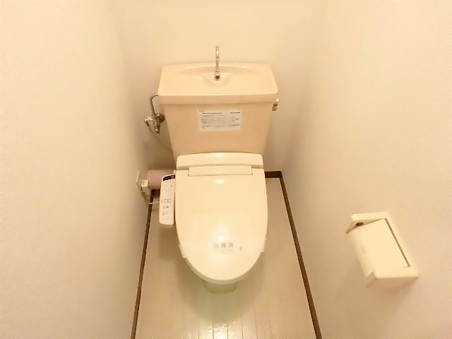 トイレ　ウォシュレット付きトイレです。