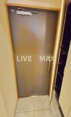 玄関　弊社は全物件が仲介手数料半月分でご紹介可能です。