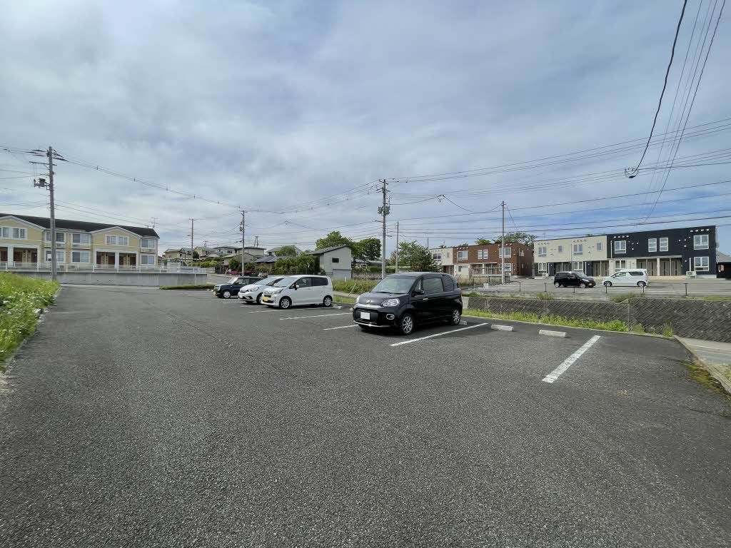 建物外観　駐車場